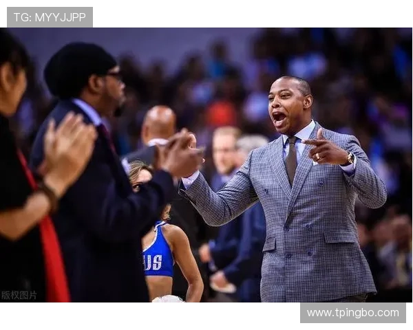 卡隆·巴特勒无球跑动牵制防线，拉开空间助球队进攻提速