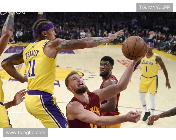 内特·阿奇博尔德突破能力提升助力球队关键时刻得分结构优化