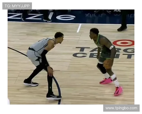 康利挡拆为爱德华兹制造空位提升三分威胁